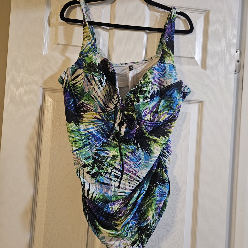 Torrid Colorful Abstract Skirt - Picture 2 of 2